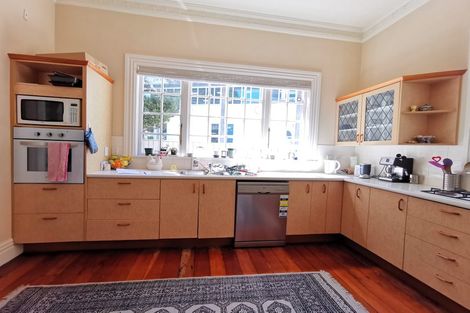 Photo of property in 23 Portland Crescent, Thorndon, Wellington, 6011