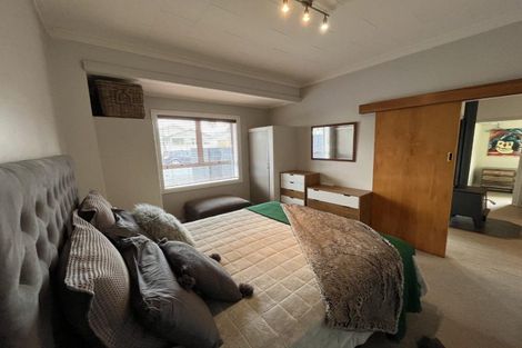 Photo of property in 21 Belt Road, Moturoa, New Plymouth, 4310
