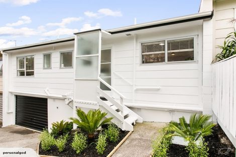 Photo of property in 3a/2 Kirrie Avenue, Te Atatu South, Auckland, 0610