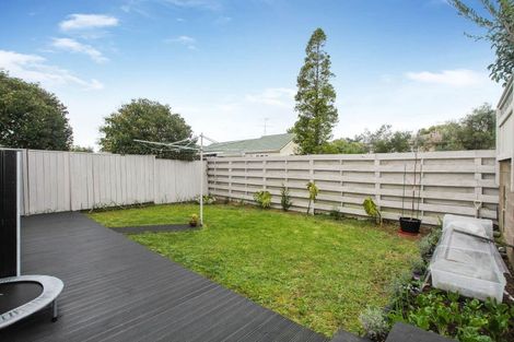 Photo of property in 1/83 Birkdale Road, Birkdale, Auckland, 0626