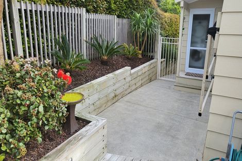 Photo of property in 37 John Dee Crescent, Red Beach, 0932