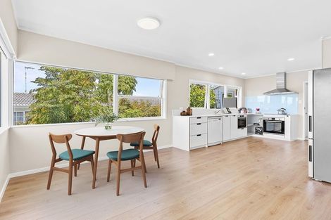 Photo of property in 24 Holdaway Avenue, Northcote, Auckland, 0627