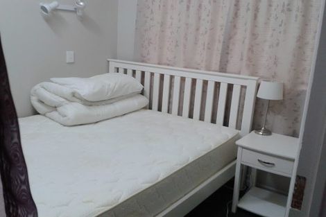 Photo of property in 2/104 Matipo Road, Mairangi Bay, Auckland, 0630