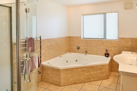 Photo of property in 50 Molyneux Close, Whitby, Porirua, 5024