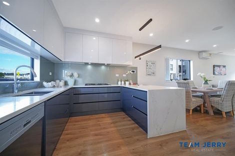 Photo of property in 22 Laquinta Place, Flat Bush, Auckland, 2019
