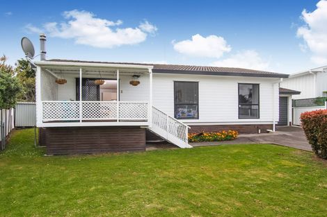 Photo of property in 2 Graham Avenue, Te Atatu Peninsula, Auckland, 0610