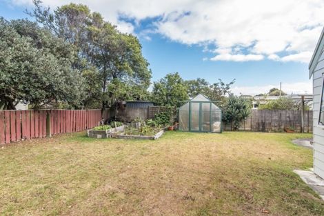 Photo of property in 5 Lesley Grove, Waikanae, 5036