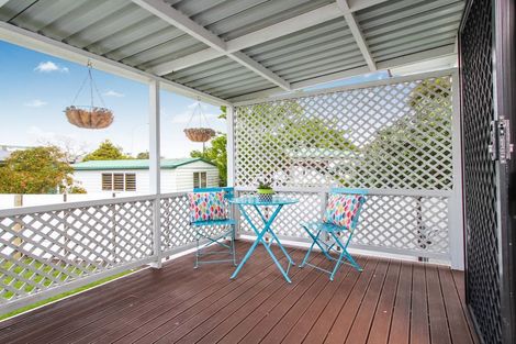 Photo of property in 2 Graham Avenue, Te Atatu Peninsula, Auckland, 0610