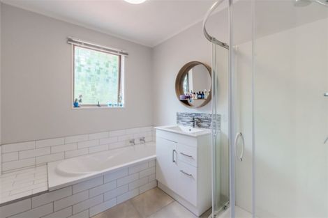 Photo of property in 32a Mahana Road, Paraparaumu Beach, Paraparaumu, 5032