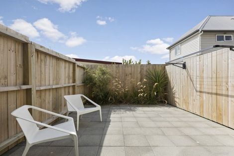 Photo of property in 2u6 Stone Street, Miramar, Wellington, 6022