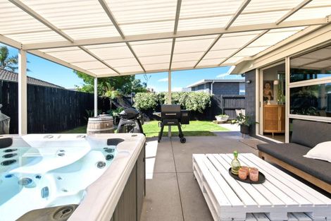 Photo of property in 42 Butterworth Crescent, Papamoa Beach, Papamoa, 3118