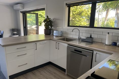 Photo of property in 2/10 Coroglen Avenue, Birkenhead, Auckland, 0626