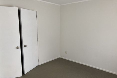 Photo of property in 1/247 Wairau Road, Totara Vale, Auckland, 0627