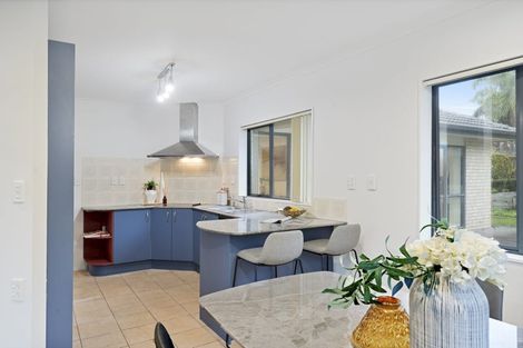 Photo of property in 6 Rosebay Rise, Henderson, Auckland, 0610