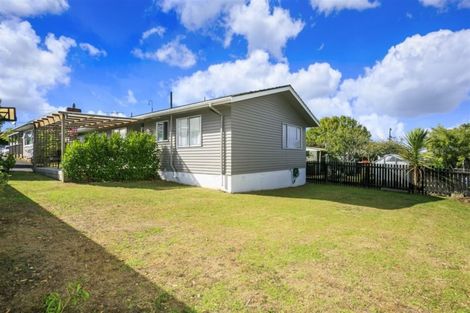 Photo of property in 2/52 Sunnynook Road, Sunnynook, Auckland, 0620