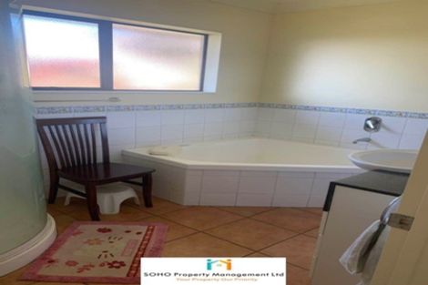 Photo of property in 8 San Lorenzo Rise, Henderson, Auckland, 0612