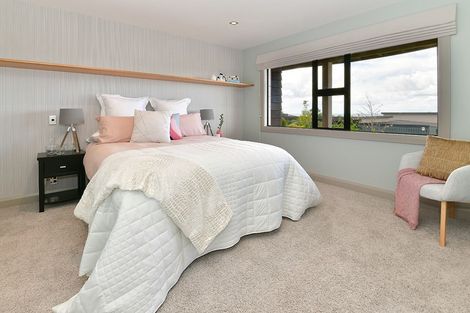 Photo of property in 37 Grovenor Drive, Orewa, 0931