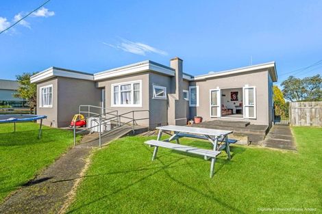 Photo of property in 20 Miro Street, Castlecliff, Whanganui, 4501