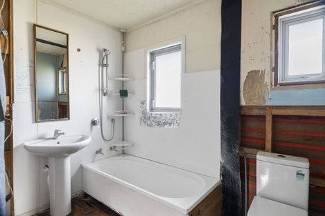 Photo of property in 103a Roberts Road, Te Atatu South, Auckland, 0610