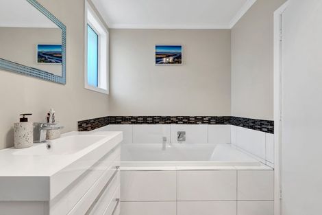 Photo of property in 13 Chesney Street, Bell Block, New Plymouth, 4312