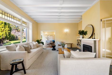 Photo of property in 2 Roslyn Road, Bluff Hill, Napier, 4110