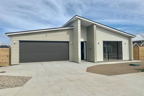 Photo of property in 16 Holcroft Street, Papakura, 2110