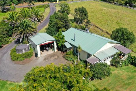 Photo of property in 2442 South Head Road, South Head, Helensville, 0874