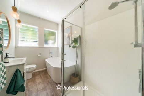 Photo of property in 132 Cheviot Road, Lowry Bay, Lower Hutt, 5013