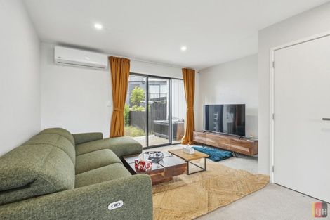 Photo of property in 2 Mikoikoi Crescent, Mangere Bridge, Auckland, 2022