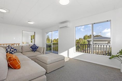 Photo of property in 1 Goldie Place, Waikanae Beach, Waikanae, 5036