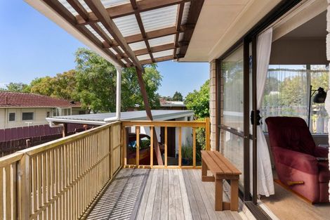 Photo of property in 2/4 Dalwhinnie Parade, Highland Park, Auckland, 2010