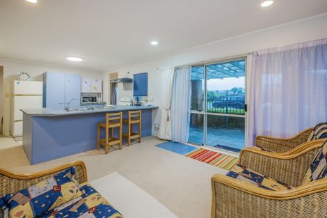 Photo of property in 6a Sheriff Place, Randwick Park, Auckland, 2105