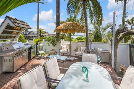 Photo of property in 10 Takutai Avenue, Bucklands Beach, Auckland, 2012