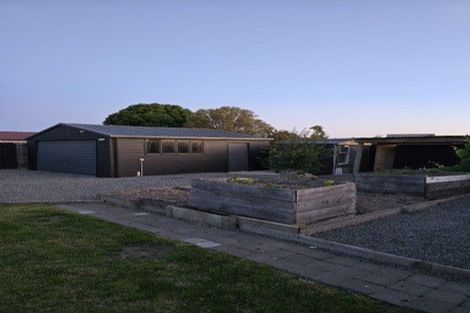 Photo of property in 22 Amberley Beach Road, Amberley, 7410