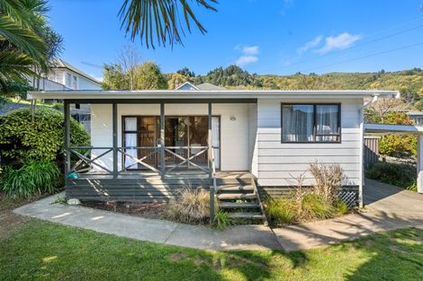 Photo of property in 144a Waikawa Road, Picton, 7220