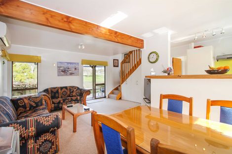 Photo of property in 2/28 Fairdale Place, Birkdale, Auckland, 0626