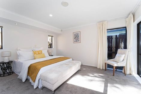 Photo of property in 17 Copplestone Place, New Lynn, Auckland, 0600