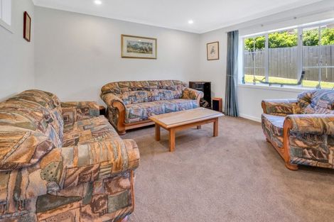 Photo of property in 4 Liston Crescent, Cockle Bay, Auckland, 2014