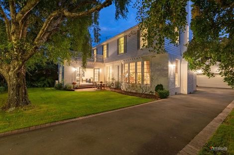 Photo of property in 2 Hautana Square, Woburn, Lower Hutt, 5010