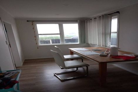 Photo of property in 31 Dawnhaven Drive, Te Atatu Peninsula, Auckland, 0610