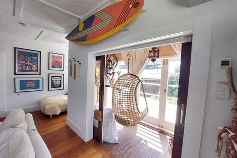 Photo of property in 20 Mcfarlane Street, Oakura, 4314