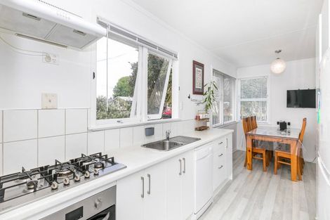 Photo of property in 104 Collins Road, Melville, Hamilton, 3206