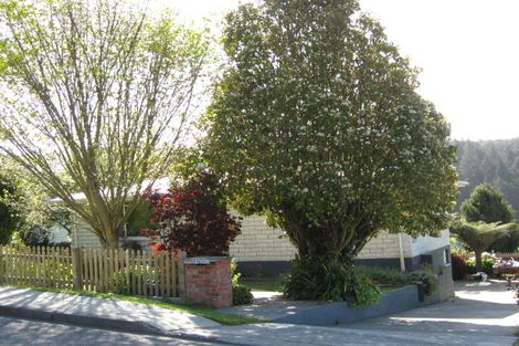 Photo of property in 64 Milton Terrace, Picton, 7220