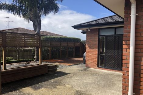 Photo of property in 17 Spoonbill Place, Unsworth Heights, Auckland, 0632