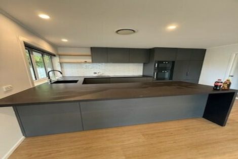 Photo of property in 1/32 Forrest Hill Road, Forrest Hill, Auckland, 0620