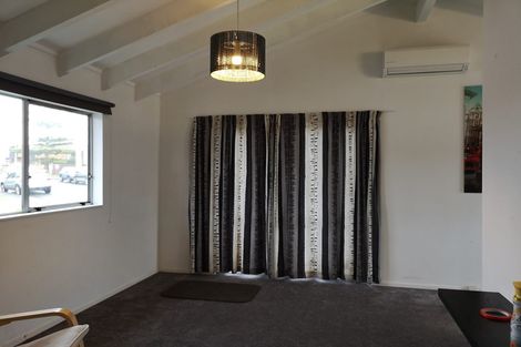 Photo of property in 1/46 Chippendale Crescent, Birkdale, Auckland, 0626