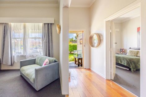 Photo of property in 53 Waverley Street, Waipawa, 4210