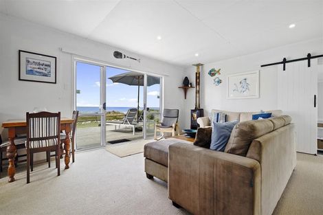 Photo of property in 17 Pukehina Parade, Pukehina, 3189