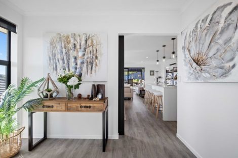 Photo of property in 124 Lisle Farm Drive, Pukekohe, 2120