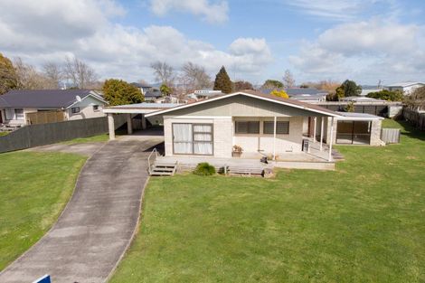 Photo of property in 2 Mcquarrie Place, Ngatea, 3503